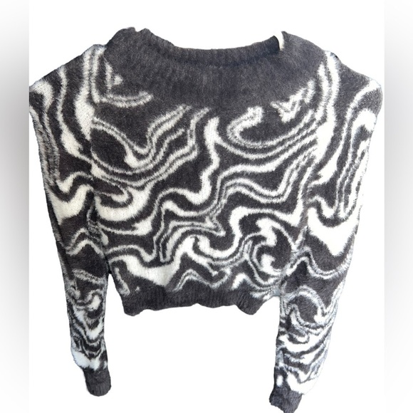 Urban Outfitters Chrystin Jacquard Fuzzy Pullover Sweater Size XS Cropped Soft - Picture 3 of 6
